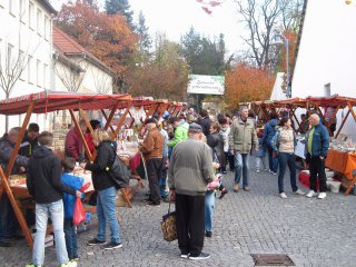 Farmářské trhy - pohled na stánky