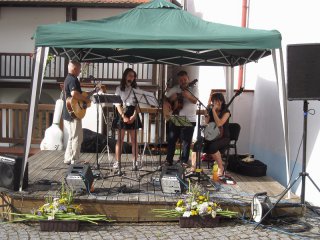 Farmářské trhy - kapela Sýkorky