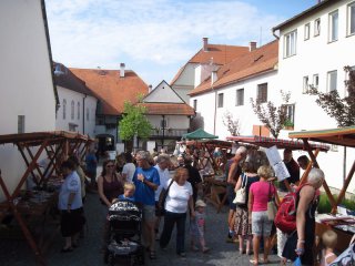 Farmářské trhy - pohled na stánky 4